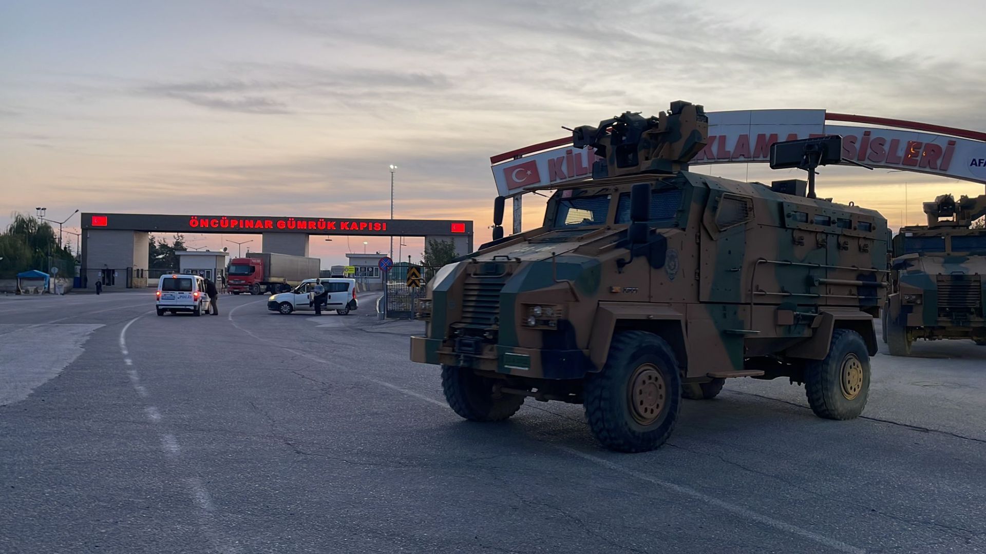 Kilis'te roketli saldırı: İlk belirlemelere göre 1 asker, 2 polis yaralandı