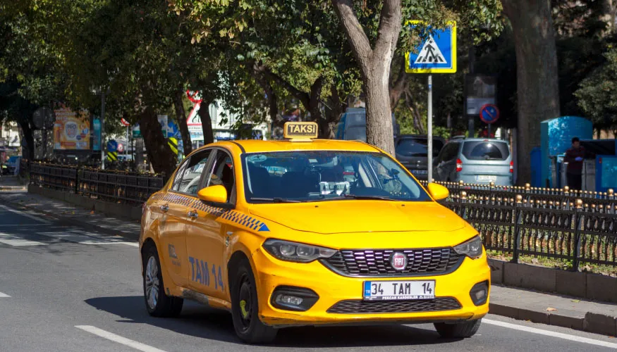 TOPLU ULAŞIM ÜCRET TARİFELERİNE YÜZDE 29,6 ZAM UKOME toplantısında yapılan görüşmelerde toplu ulaşım ücret tarifelerine yüzde 29,6 oranında, servis ücretlerine ise ortalama yüzde 19,95 oranında zam yapıldı.  AÇILIŞ 12,65, İNDİ-BİNDİ 40 TL OLDU Yeni zamla 