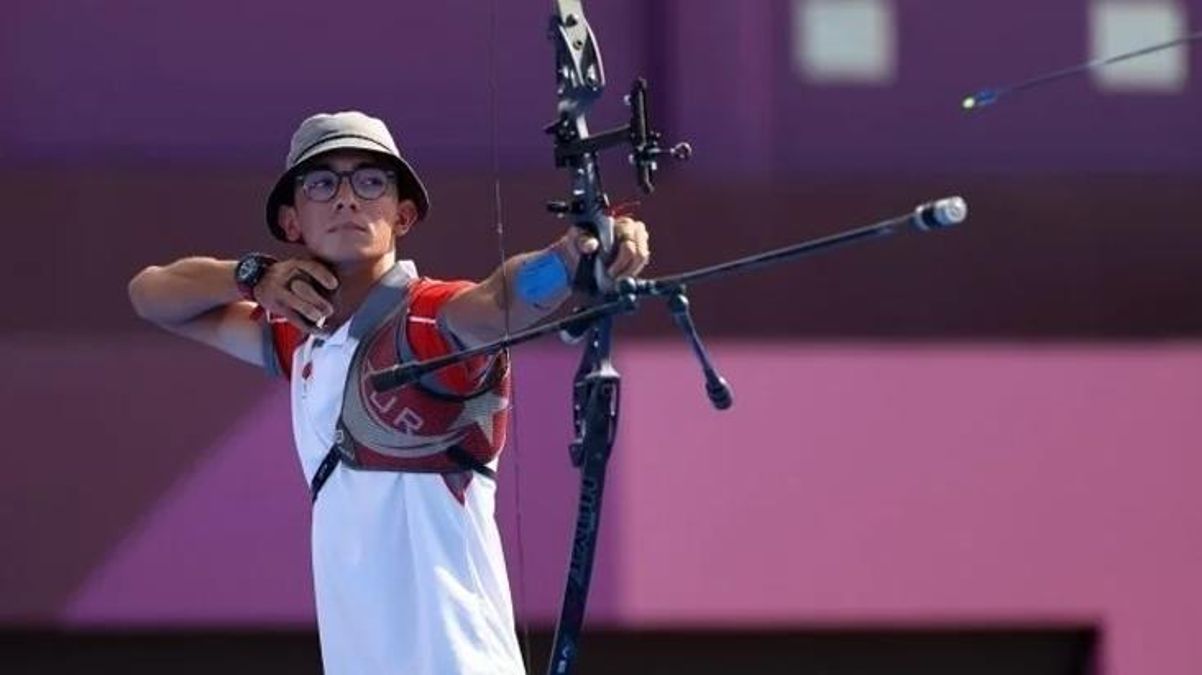 Milli okçu Mete Gazoz, olimpiyat şampiyonluğu kazandığı oku depremzedeler için bağışlıyor