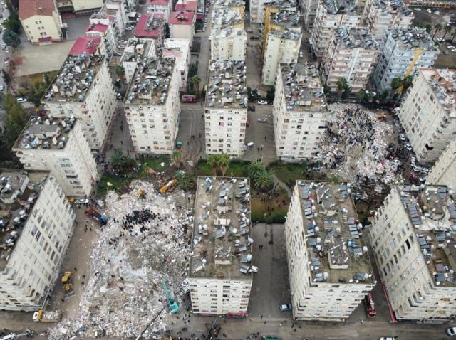 Son Dakika: Depremde hayatını kaybedenlerin sayısı 3 bin 432'ye yükseldi