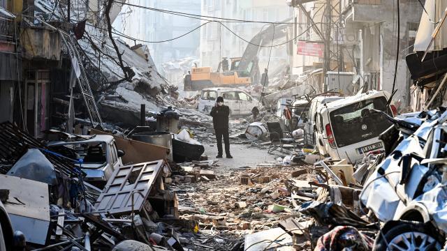 Son Dakika: Depremde hayatını kaybedenlerin sayısı 36 bin 187'ye yükseldi 16 Şubat 2023 11:31